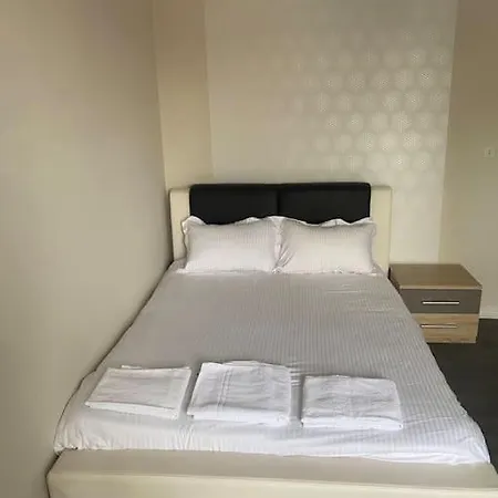 2 * Mesnils-sur-Iton